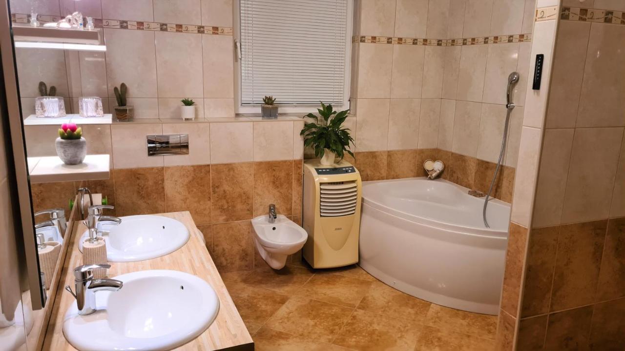 Villa Bubica- Cozy Holiday Home In Rural Area With Pool Stankovci  Esterno foto